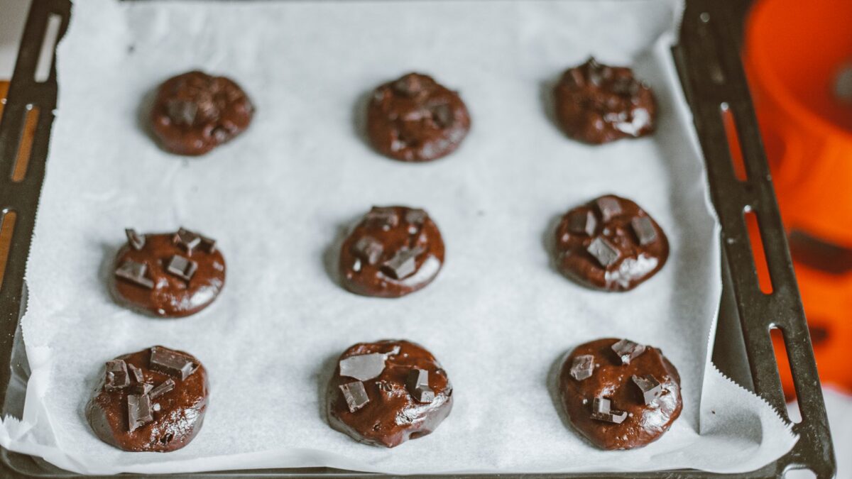 Baking Sheets Guide: Half Sheets, Cookie Sheets, Insulated Pans and What to Line Them With