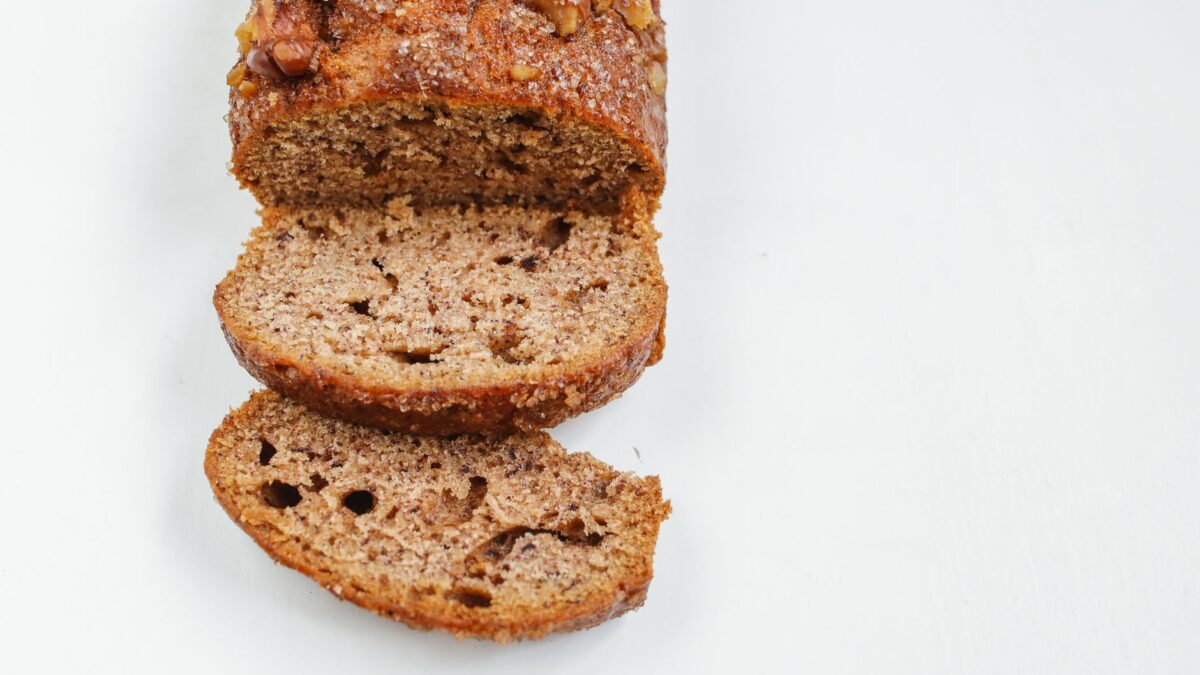 Why Is My Banana Bread Gummy or Raw in the Middle? Causes and Fixes