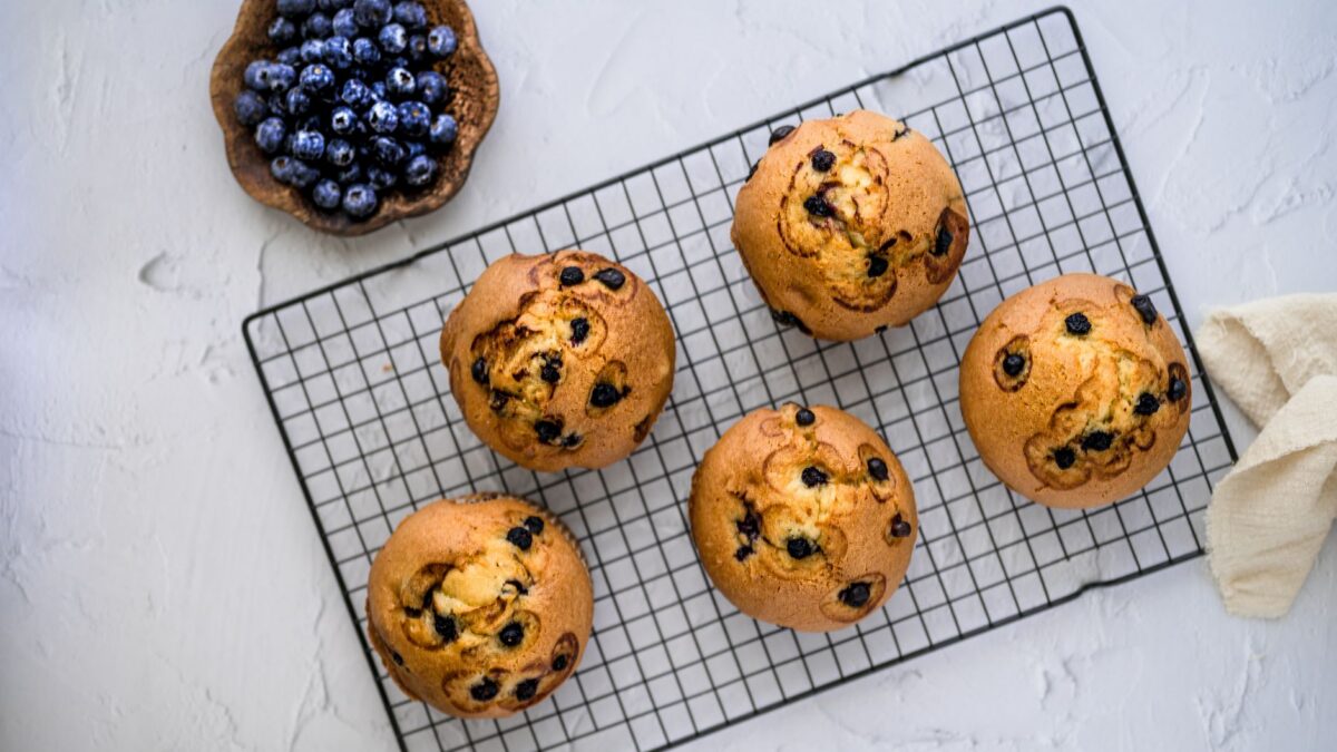 Classic Blueberry Muffins: A Standard Recipe in Cups and Grams, Fresh or Frozen Berries