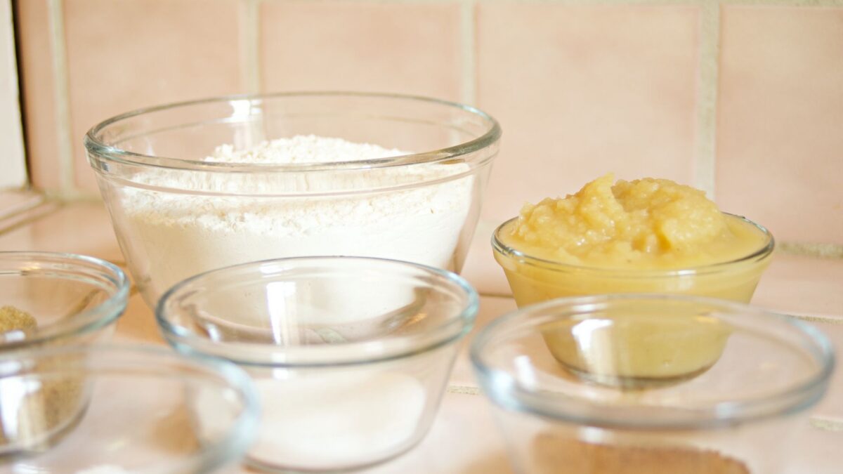 Cake Flour Substitute: The All-Purpose Flour and Cornstarch Method, and When It Matters