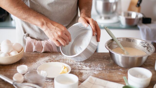 Cake Pans Guide: Round, Square, Sheet, Bundt and Springform for a Starter Kit