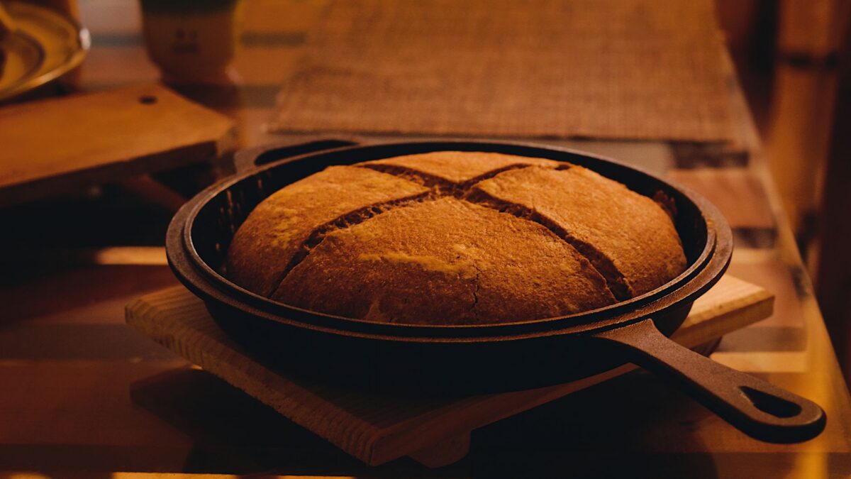 Cornbread Two Ways: Northern vs Southern, Skillet vs Pan, and Why Buttermilk Matters
