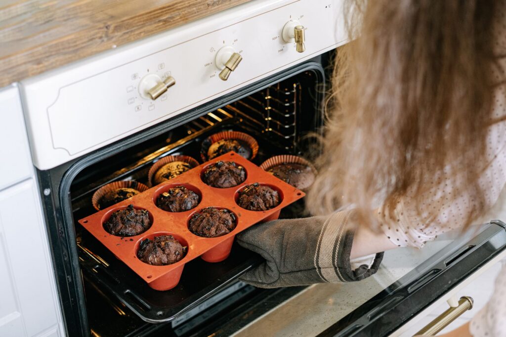 How Long to Bake Muffins: Time and Temperature Chart for Mini, Standard and Jumbo