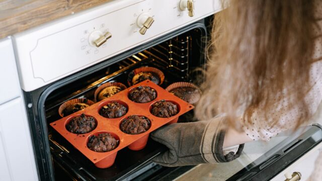 How Long to Bake Muffins: Time and Temperature Chart for Mini, Standard and Jumbo