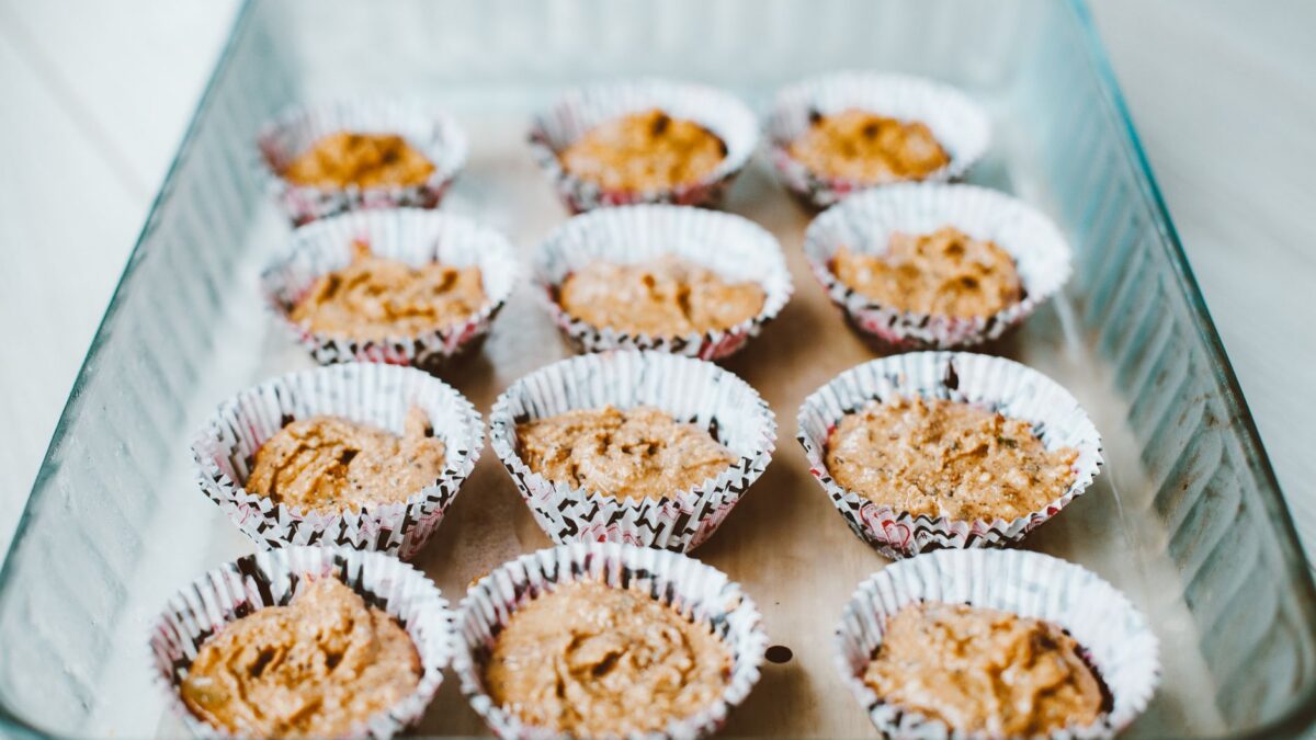 Muffin Pan Sizes: Mini, Standard and Jumbo Conversions, Batter Amounts and Bake Times
