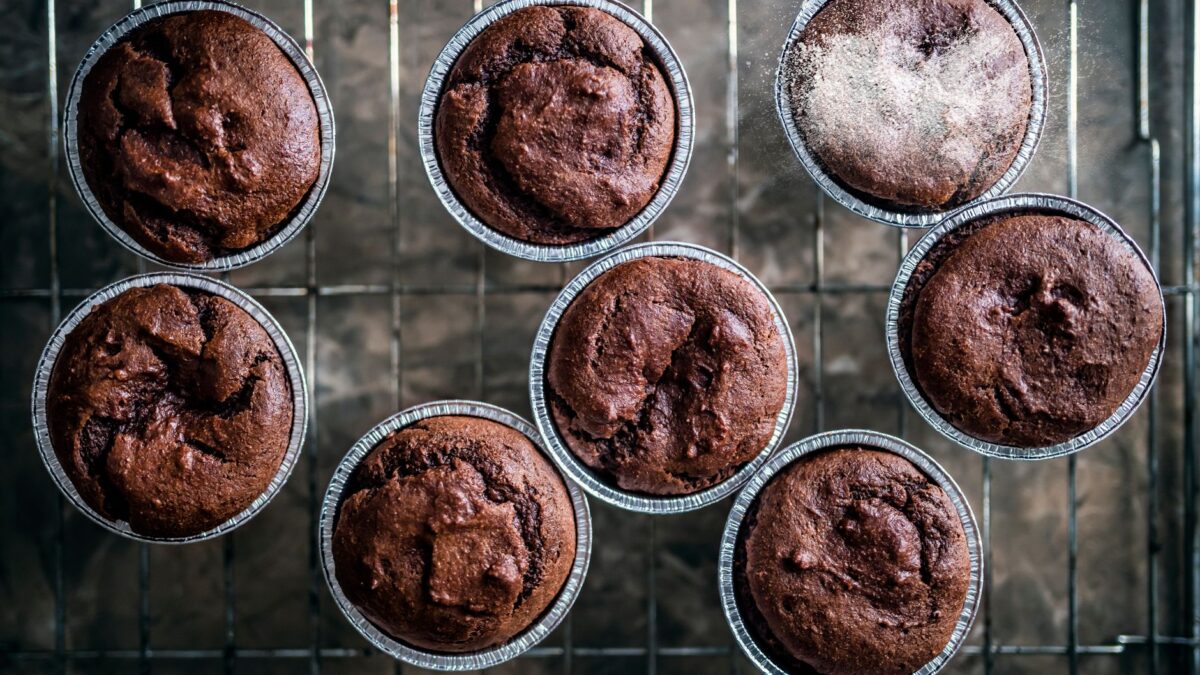 Why Do Muffins Get Soggy Bottoms? Condensation, Juicy Fruit and the Cooling Fix