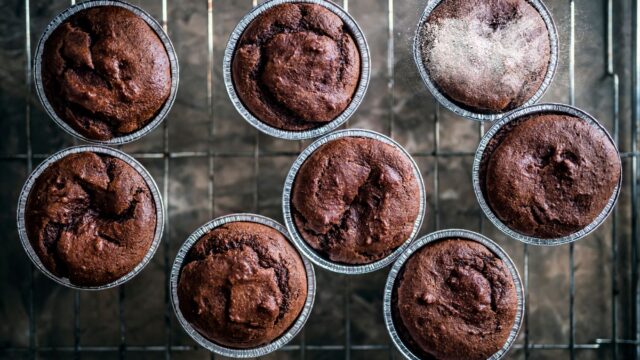Why Do Muffins Get Soggy Bottoms? Condensation, Juicy Fruit and the Cooling Fix