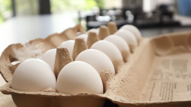 Raw Eggs in Baking: Salmonella Risk, Pasteurized Eggs and Safe Temperatures