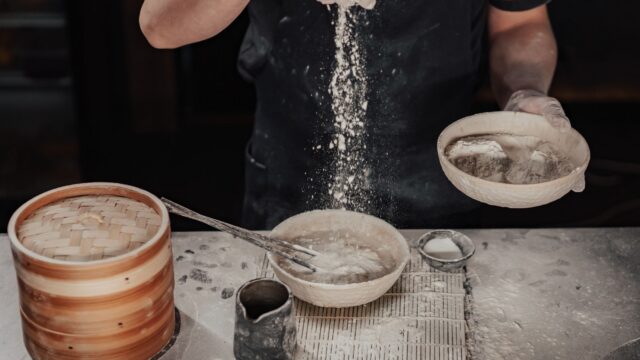 Self-Rising Flour Substitute: The DIY Ratio, UK vs US Differences and When to Use It