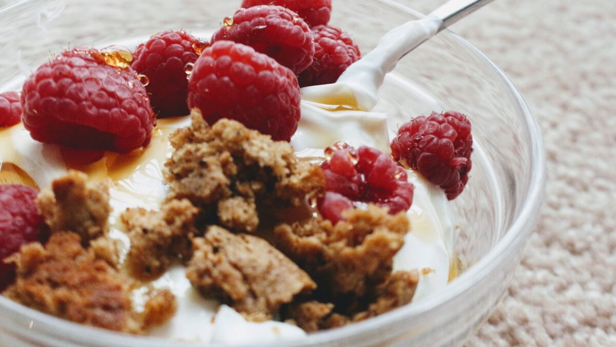 Sour Cream Substitute for Baking: Greek Yogurt, Buttermilk, Cream Cheese and More
