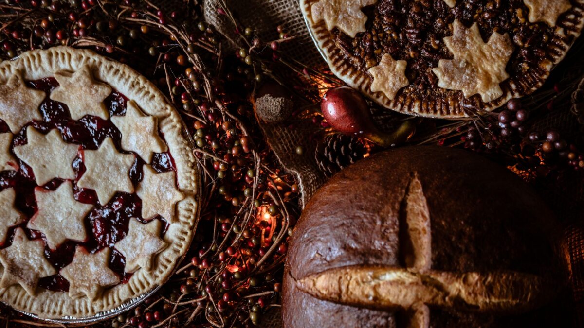 Thanksgiving 2026 Baking Timeline: What to Make Ahead and When