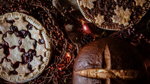 Thanksgiving 2026 Baking Timeline: What to Make Ahead and When