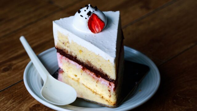 Why Is My Cake Dry? 8 Causes and How to Fix a Dry Cake